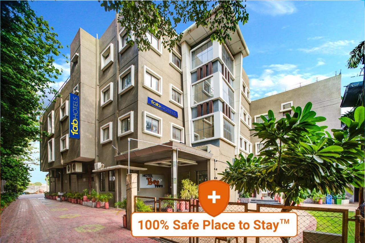Hotel Fabhotel Bee Town 3*