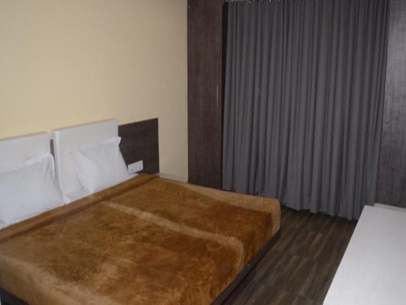 Hotel Fabhotel Bee Town Indore