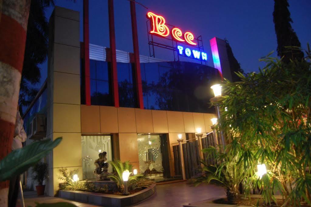 Hotel Fabhotel Bee Town Indore