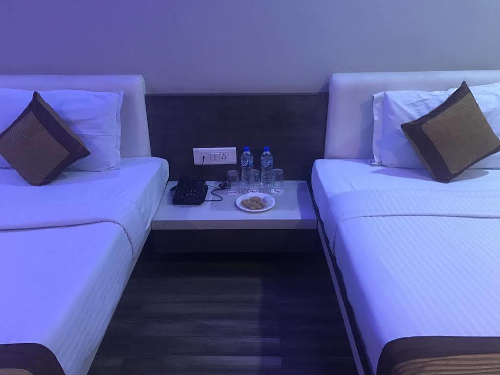 Hotel Fabhotel Bee Town 3*