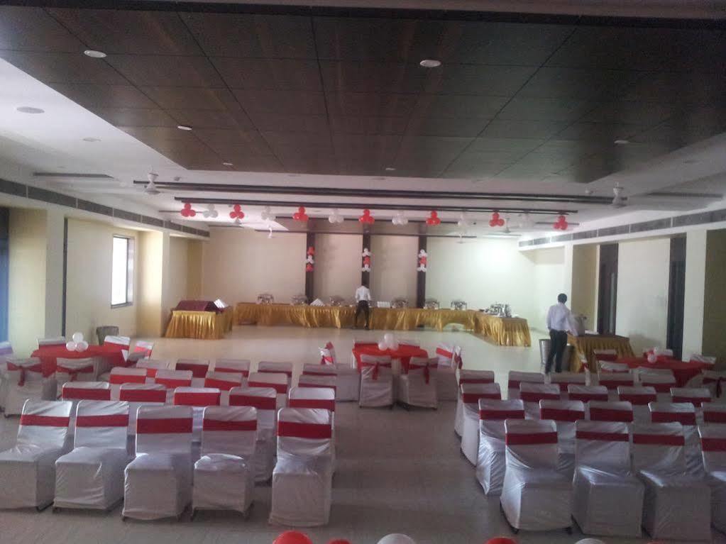 Fabhotel Bee Town Indore