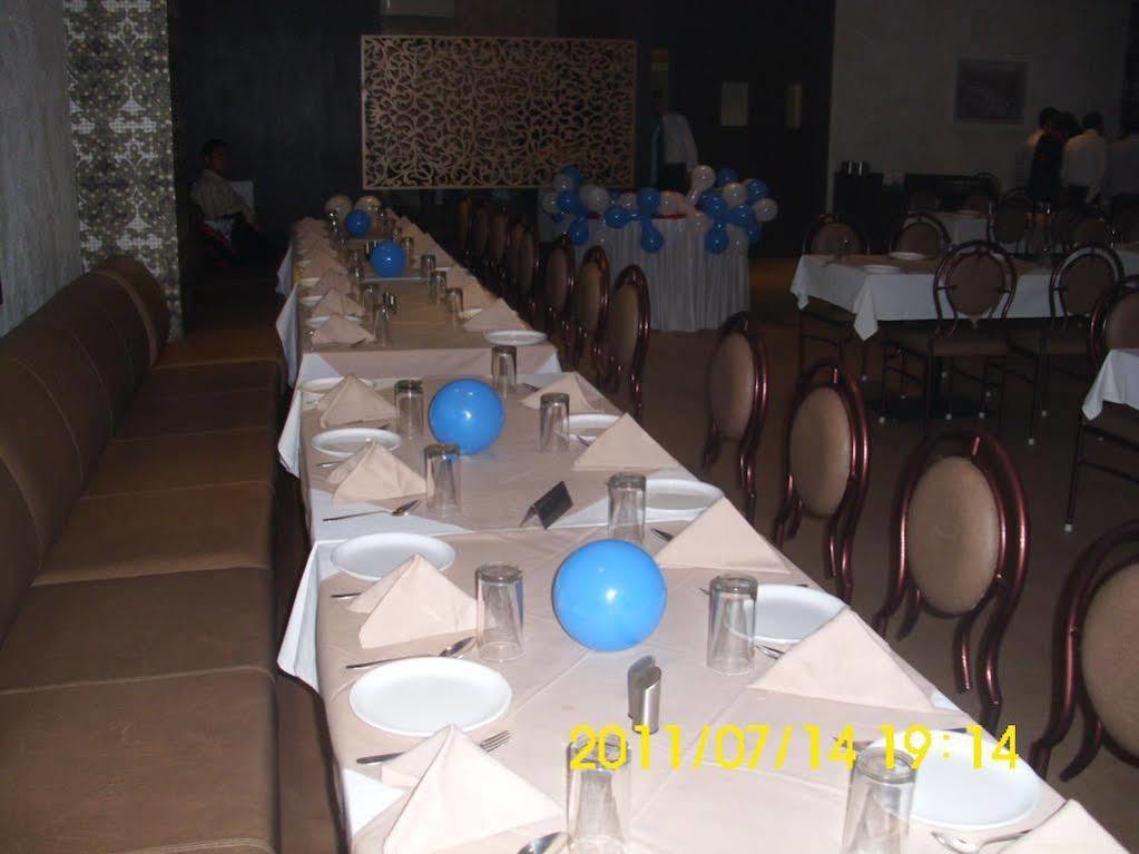 Fabhotel Bee Town Hotel