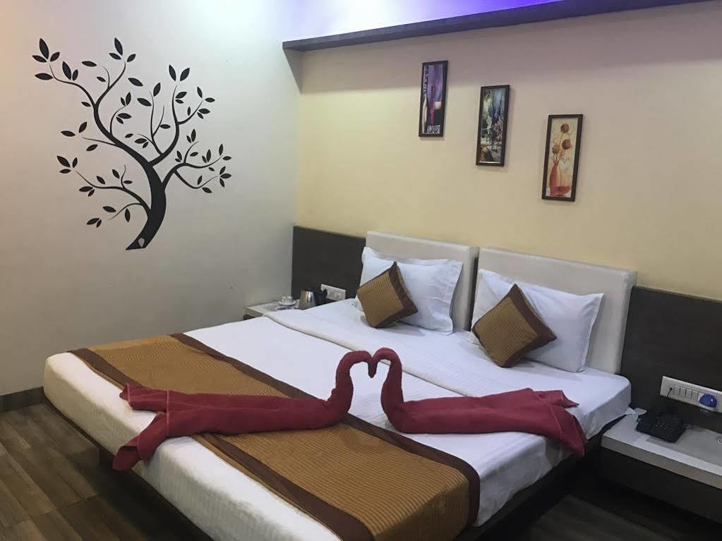 Fabhotel Bee Town Hotel 3*