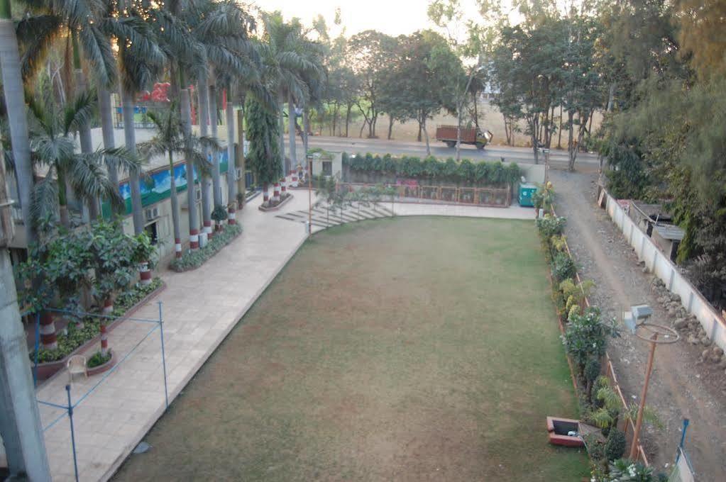 Hotel Fabhotel Bee Town Indore