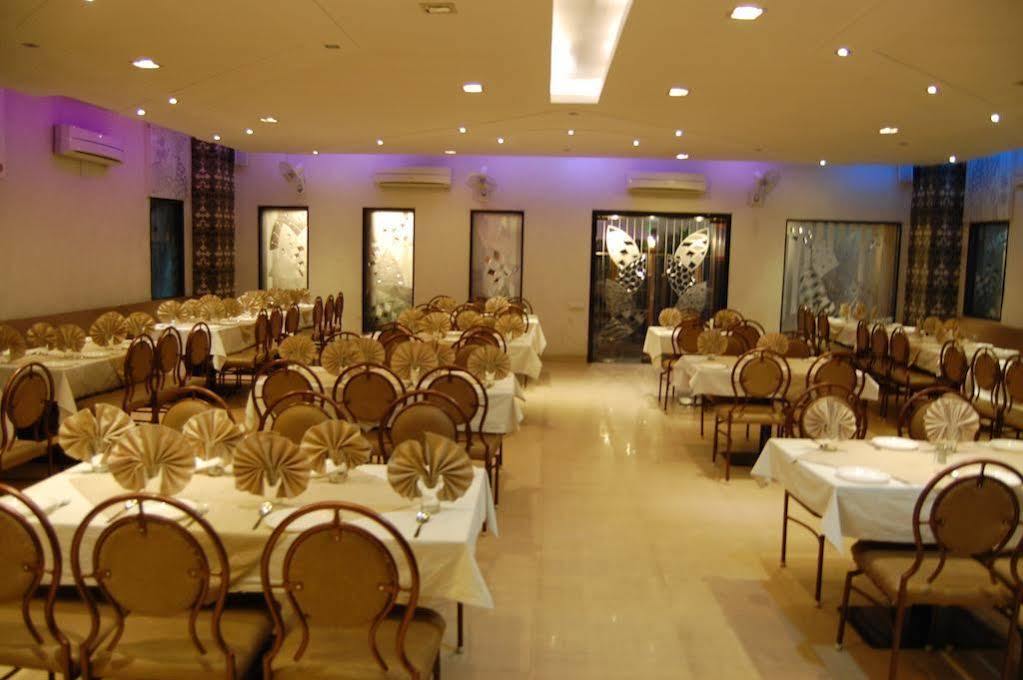 Fabhotel Bee Town Indore
