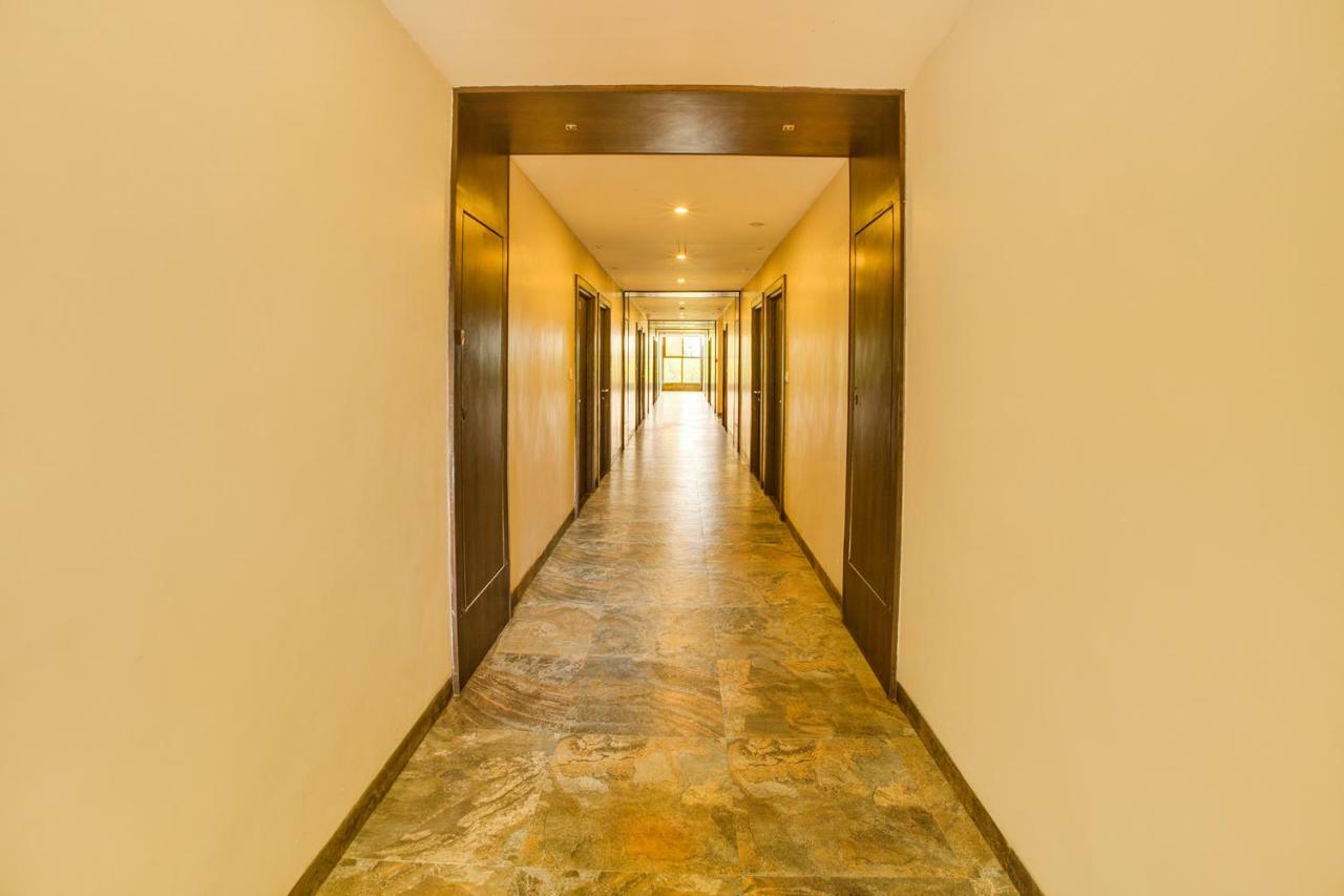 Fabhotel Bee Town 3*