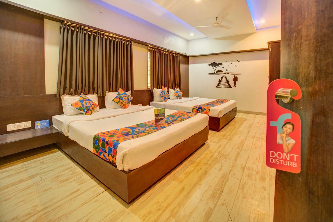 Fabhotel Bee Town 3*