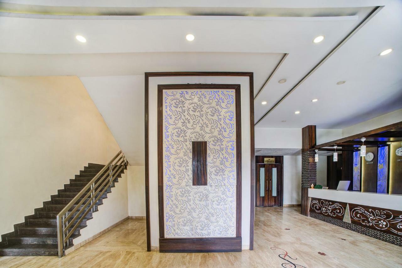 Hotel Fabhotel Bee Town 3*